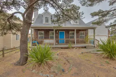 Image de L'élégant Pacific City Three-Bedroom est une promenade facile à la plage et au pub!