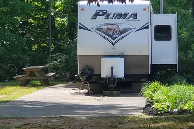 Image de site de liaison R \/ V dans la sous-division 1\/4 mile de State Park Enterance