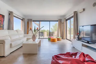Image de Villa fantastique Luanda, 4 chambres, 3 salles de bain, piscine privée, 8 personnes