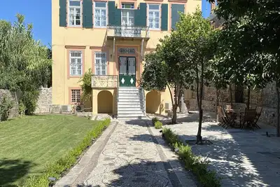 Image de Louez votre propre maison de luxe du 19ème siècle à Molivos sur l'île de Lesbos