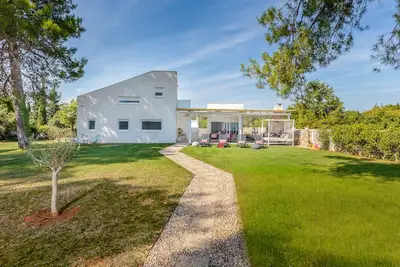 Image de Maison Shimunelka 6 + 2, avec bien-être, à 200 m de la mer, parcelle de 4000 m2