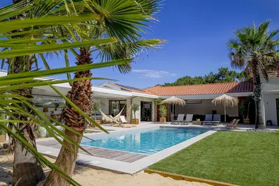 Image de Belle villa à 300 mètres de la plage avec piscine et spa à Hossegor Vieux Boucau