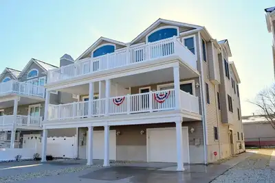 Image de Off Street Parking, Internet, Deck, Central A \/ C - 114 54th Street, West