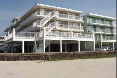 Image de La Plage Ou La Piscine? Vous Pouvez Avoir Les Deux! Le condo Beachfront Summer Sands souhaitable
