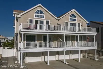 Image de Une des rares maisons de 6 chambres! Amener toute la famille en vacances? réservez vite loue vite! Accès Internet sans fil