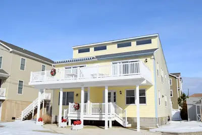 Image de 4 chambres, 2 maisons en rangée avec salle de bain complète pouvant accueillir 10 personnes