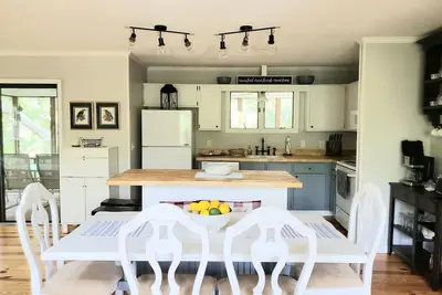 Image de Maison isolée dans la forêt maritime