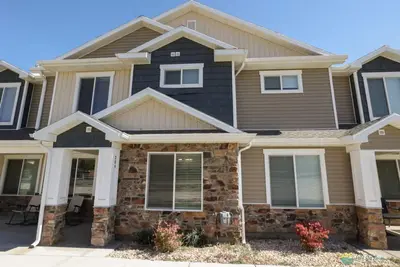 Image de Brand New 3 Bed 2. 5 Bath luxe dormir 60 Under 1 Roof avec plusieurs unités louées