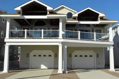 Image de Profitez de cette maison de ville de bloc de plage à quelques pas de la plage.