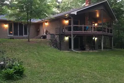 Image de Belle maison de 4000 pieds carrés nichée dans les bois, à 35 minutes du parc Eaa d'Oshkosh