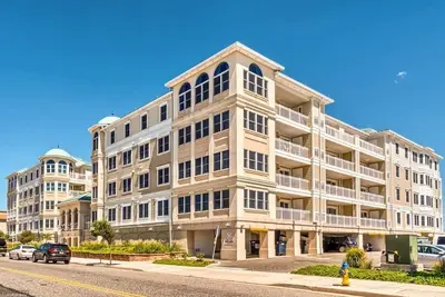 Image de Block De Plage! ! ! 3 chambres, 2 salles de bain complètes pouvant accueillir 8 personnes