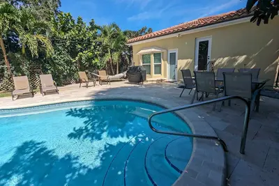 Image de Privé 3 Bdrm 2 Bath Accueil W \/ Pool, 1 Mi To Beach, Second House Aussi disponible