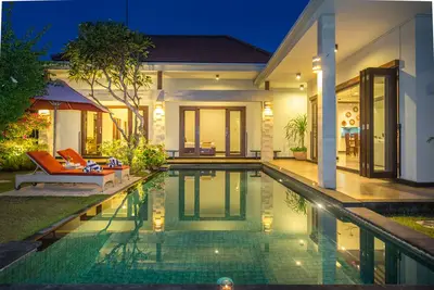 Image de Villa de 3 chambres avec piscine privée et majordome 24h / 24 - Espace privé + Parking