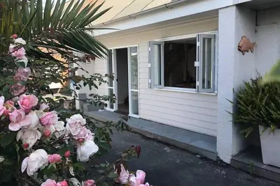 Image de Sel - À quelques pas de la plage et de la rue principale - entièrement rénové