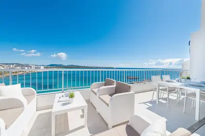 Image de Luisamar Sea View - Apartment with sea views in S'illot. Free WiFi