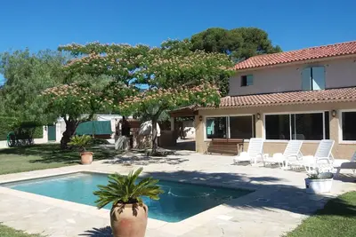 Image de Villa indépendante et cloturée sans vis-à-vis avec piscine