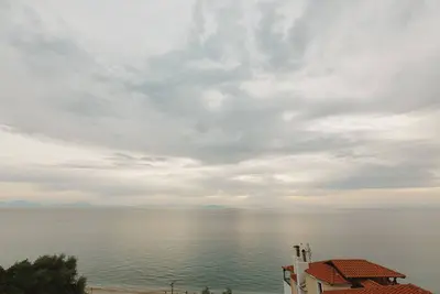 Image de Quadruple Deluxe avec vue sur la mer et le village (au Stellatos hotel apartments & Suites)