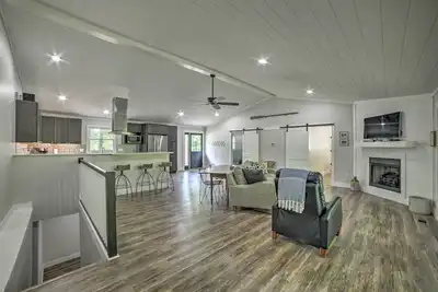 Image de Nouveau! Lake Barkley Home w \/ Sunroom, pont, quai de bateau!