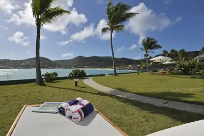 Image de Courte distance de marche de la plage et du village, court de tennis privé, grand porche et coin salon