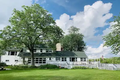 Image de Cabane de la Maison Blanche de Brian Boru sur la tonnelle du lac Ann