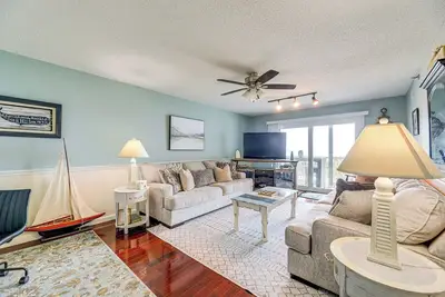 Image de Nouveau! N. Topsail Beach Oceanfront Condo w / Pool!