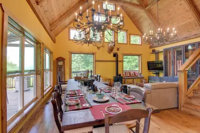 Image de Cabine de retraite exécutive Waynesville avec vues à 360 °!