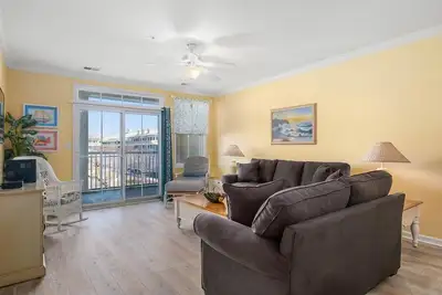 Image de Magnifique Condo de 3 chambres Ă coucher Ă Sunset Island avec Waterview!