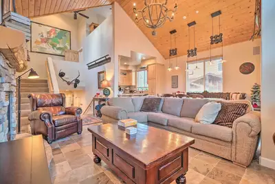 Image de Mammoth Lakes Townhome - 10 minutes à pied du village!