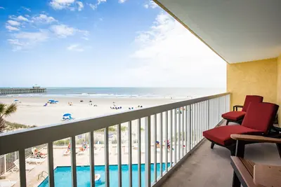 Image de Front de mer, piscine et grand balcon!