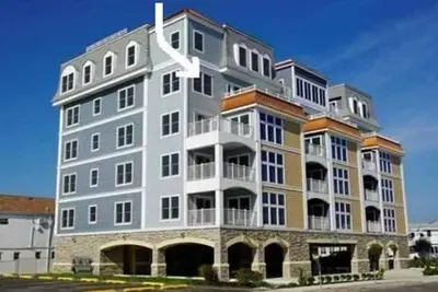 Image de Vue Magnifique Sur L'Ocean! Condo Beach Block! ! ! Stationnement assigné pour 2 voitures.