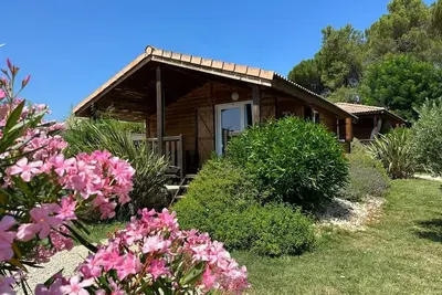 Lovely chalet in Ruoms, pool, Via Ardèche, air-conditioned, 10 min from Vallon