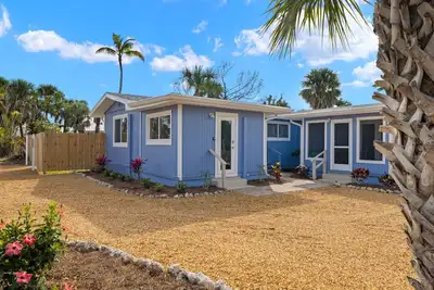 Image de Coastal Chic Cottage récemment rénové à quelques minutes de la plage! Vélos gratuits!