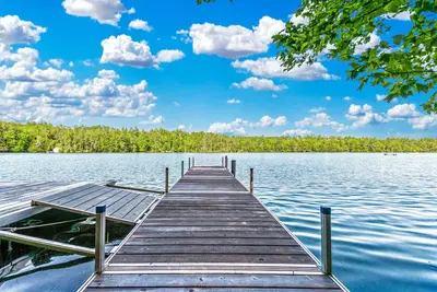 Image de Nouvelle Liste! Cabine au bord du lac de charme w / quai privé et véranda!