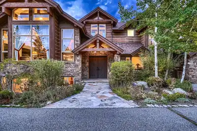 Image de Ski In / Ski Out, Maison de Luxe sur le pic 8, Chaque Chambre et Salle de Bains, à Pied de la Ville