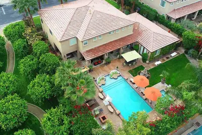 Image de Ez Walk To Festival - Romantique 6 Br W \/ Piscine \/ Spa
