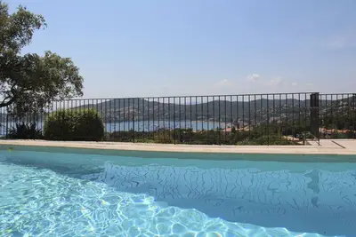 Image de Superbe vue sur la mer, villa pour 10-13 personnes avec piscine, clim, internet