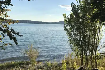 Image de SeeStern sur le chemin de la plage avec accès au lac