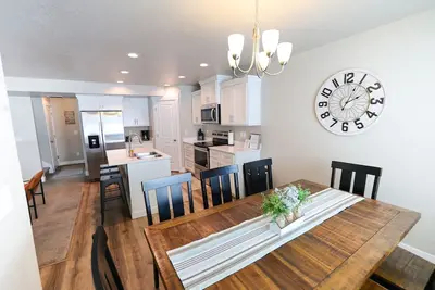 Image de Brand New 3 Bed 2. 5 Bath luxe dormir 60 Under 1 Roof avec plusieurs unités lou��es