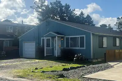 Image de 4Bed / 2Bath Pet Friendly, Cour arrière clôturée, à quelques pas de l'accès à la plage