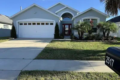 Image de Villa de luxe avec piscine et bain à remous à 10 minutes en voiture de Disney et vue sur les feux d'artifice nocturnes