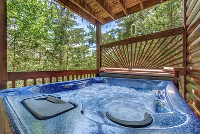 Image de Une vue paradisiaque, Jacuzzi de foyer, bain à remous, table de billard, près de Pigeon Forge, près de Dollywood