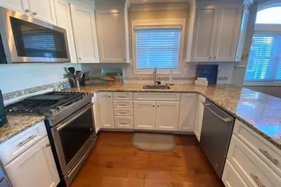 Image de Nouvelle Construction 6 Lits, 4. 5 Bain Avec Une Salle De Bonus Et Ascenseur! !