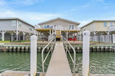 Image de Ce Chell, Spacious 4 Br Channel Home with Beautiful Channel Views and Floating Dock