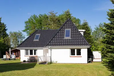 Image de La petite maison de vacances privée à Nebel sur Amrum avec une terrasse privée, une immense