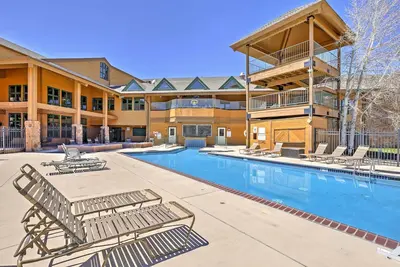 Image de Nouveau! Condo à Granby avec accès à la piscine - minutes de randonnée!