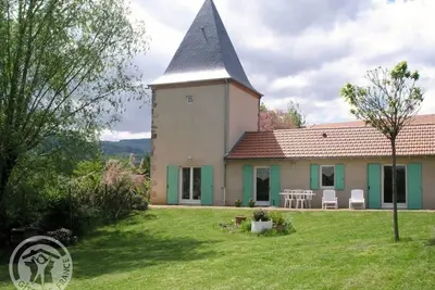 Image de Gîte familial calme avec jardin, terrasse, équipements modernes et jeux pour enfants à Lentigny