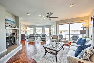 Image de Nouveau! Waterfront Hot Springs Condo w / accès à la piscine!