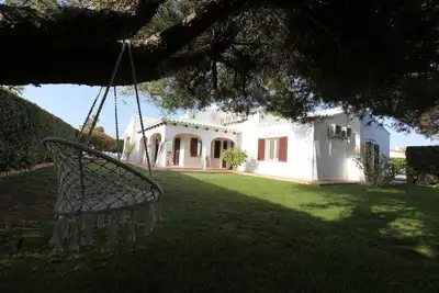 Image de Belle villa avec piscine, accès direct à la mer