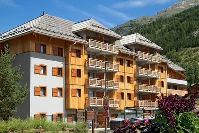 Image de Appartement de Montagne Cosy | Service de Navette Gratuit Ă 300m des Pistes
