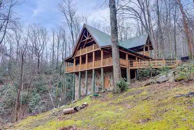Image de Cabine privée 2 chambres pour 6 personnes sur le pont de Mountain Stream Spa Jacuzzi Cheminée Cuisine Table de billard